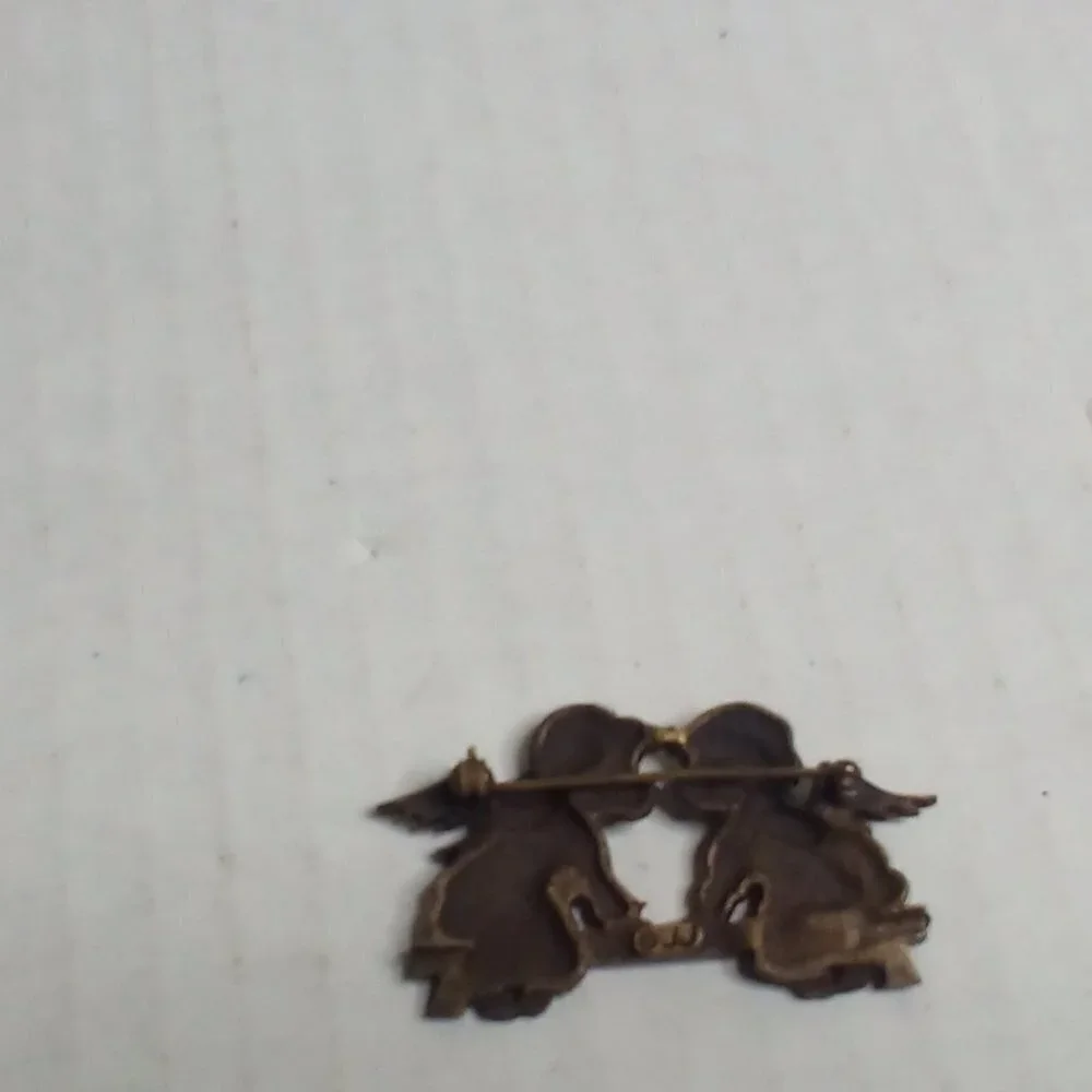Vintage JJ Cherub Angels Sitting On Bench Kissing Broach Pin Pewter